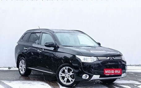 Mitsubishi Outlander III рестайлинг 3, 2013 год, 1 480 000 рублей, 3 фотография