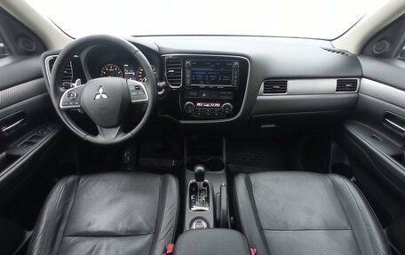 Mitsubishi Outlander III рестайлинг 3, 2013 год, 1 480 000 рублей, 12 фотография