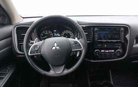 Mitsubishi Outlander III рестайлинг 3, 2013 год, 1 480 000 рублей, 13 фотография