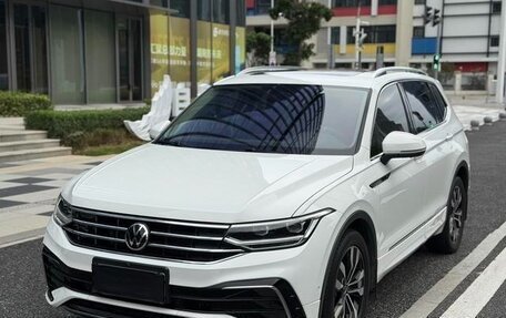 Volkswagen Tiguan II, 2022 год, 3 270 000 рублей, 1 фотография