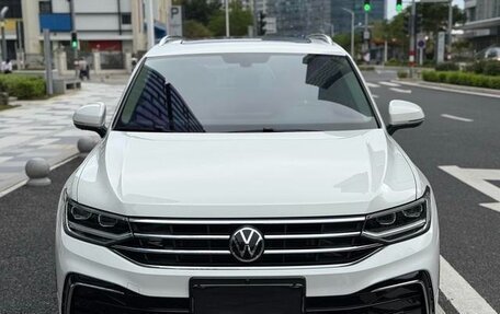 Volkswagen Tiguan II, 2022 год, 3 270 000 рублей, 2 фотография