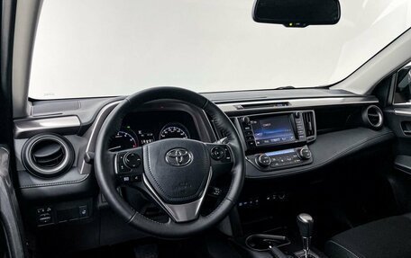 Toyota RAV4, 2018 год, 3 100 000 рублей, 12 фотография