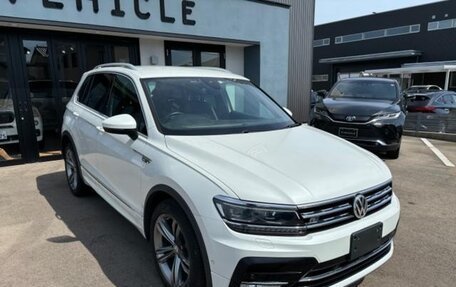 Volkswagen Tiguan II, 2017 год, 2 100 000 рублей, 1 фотография