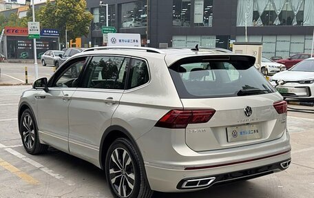 Volkswagen Tiguan II, 2022 год, 4 230 000 рублей, 5 фотография