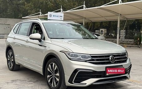 Volkswagen Tiguan II, 2022 год, 4 230 000 рублей, 13 фотография