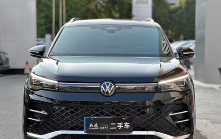 Volkswagen Tiguan, 2024 год, 4 500 000 рублей, 2 фотография