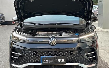 Volkswagen Tiguan, 2024 год, 4 500 000 рублей, 8 фотография