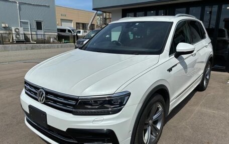 Volkswagen Tiguan II, 2017 год, 2 100 000 рублей, 3 фотография