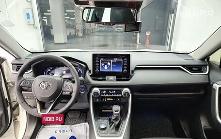 Toyota RAV4, 2021 год, 3 043 241 рублей, 3 фотография