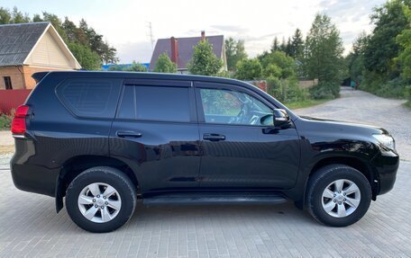 Toyota Land Cruiser Prado 150 рестайлинг 2, 2019 год, 4 550 000 рублей, 5 фотография