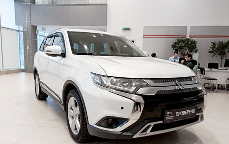 Mitsubishi Outlander III рестайлинг 3, 2019 год, 2 678 000 рублей, 7 фотография