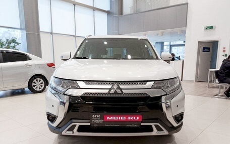 Mitsubishi Outlander III рестайлинг 3, 2019 год, 2 678 000 рублей, 6 фотография