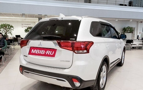 Mitsubishi Outlander III рестайлинг 3, 2019 год, 2 678 000 рублей, 9 фотография