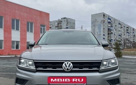 Volkswagen Tiguan II, 2018 год, 2 825 000 рублей, 2 фотография