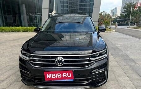 Volkswagen Tiguan II, 2022 год, 3 120 000 рублей, 2 фотография