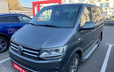 Volkswagen Multivan T6 рестайлинг, 2016 год, 3 900 000 рублей, 1 фотография