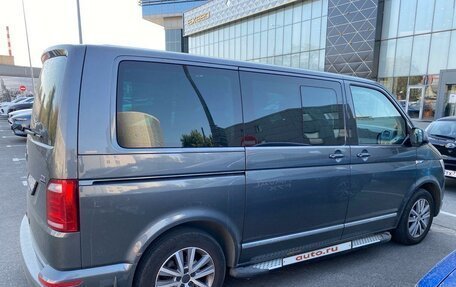 Volkswagen Multivan T6 рестайлинг, 2016 год, 3 900 000 рублей, 7 фотография