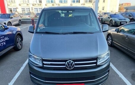 Volkswagen Multivan T6 рестайлинг, 2016 год, 3 900 000 рублей, 2 фотография