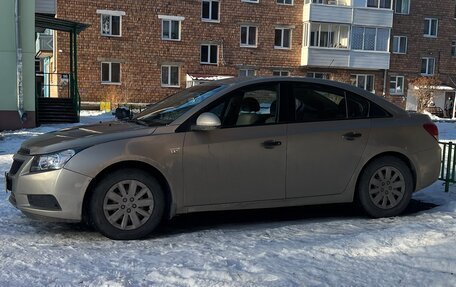 Chevrolet Cruze II, 2010 год, 680 000 рублей, 2 фотография