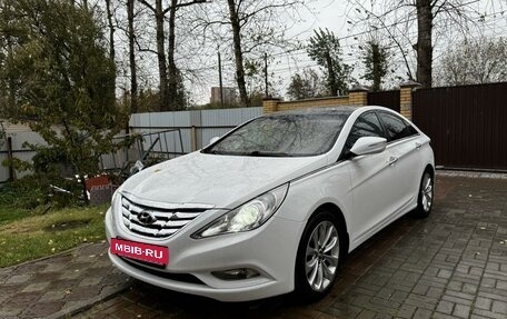 Hyundai Sonata VI, 2011 год, 1 195 000 рублей, 2 фотография