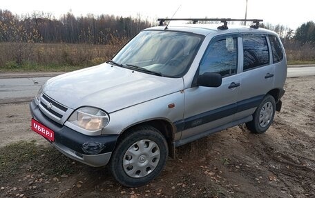 Chevrolet Niva I рестайлинг, 2003 год, 239 000 рублей, 1 фотография