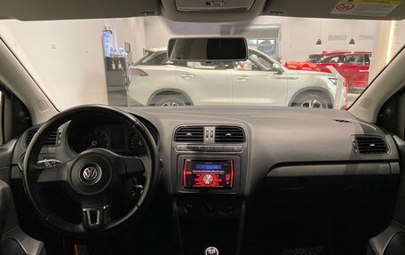 Volkswagen Polo VI (EU Market), 2011 год, 500 000 рублей, 25 фотография