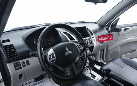 Mitsubishi Pajero Sport II рестайлинг, 2015 год, 1 595 000 рублей, 7 фотография