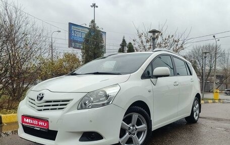 Toyota Verso I, 2011 год, 1 240 000 рублей, 1 фотография