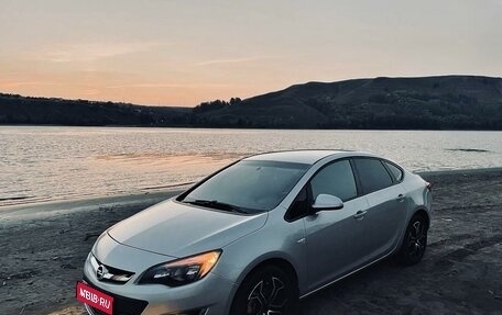 Opel Astra J, 2013 год, 740 000 рублей, 1 фотография