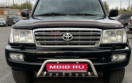 Toyota Land Cruiser 100 рестайлинг 2, 2004 год, 2 300 000 рублей, 2 фотография