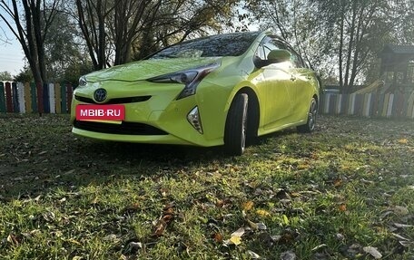 Toyota Prius IV XW50, 2016 год, 1 790 000 рублей, 2 фотография