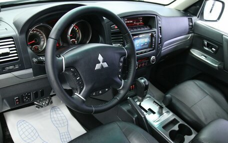 Mitsubishi Pajero IV, 2014 год, 2 848 000 рублей, 14 фотография