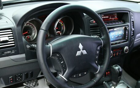 Mitsubishi Pajero IV, 2014 год, 2 848 000 рублей, 13 фотография