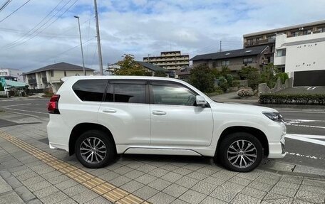 Toyota Land Cruiser Prado 150 рестайлинг 2, 2021 год, 3 490 000 рублей, 4 фотография