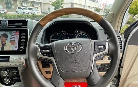 Toyota Land Cruiser Prado 150 рестайлинг 2, 2021 год, 3 490 000 рублей, 11 фотография