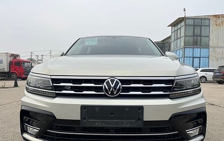 Volkswagen Tiguan II, 2021 год, 2 325 000 рублей, 2 фотография