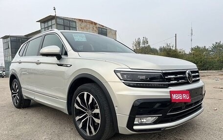 Volkswagen Tiguan II, 2021 год, 2 325 000 рублей, 3 фотография