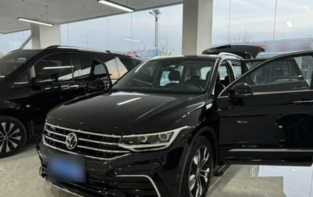 Volkswagen Tiguan II, 2022 год, 3 690 000 рублей, 1 фотография