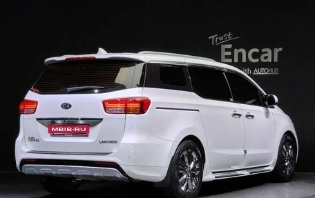 KIA Carnival III, 2015 год, 2 200 000 рублей, 3 фотография