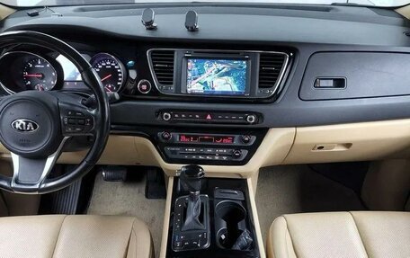 KIA Carnival III, 2015 год, 2 200 000 рублей, 15 фотография