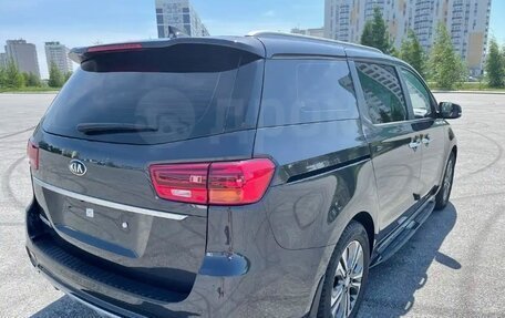 KIA Carnival III, 2019 год, 2 850 000 рублей, 3 фотография