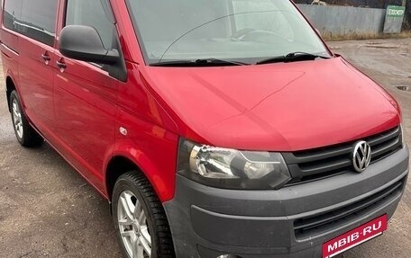 Volkswagen Caravelle T5, 2011 год, 2 550 000 рублей, 2 фотография