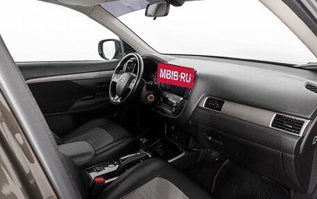 Mitsubishi Outlander III рестайлинг 3, 2018 год, 2 119 000 рублей, 11 фотография