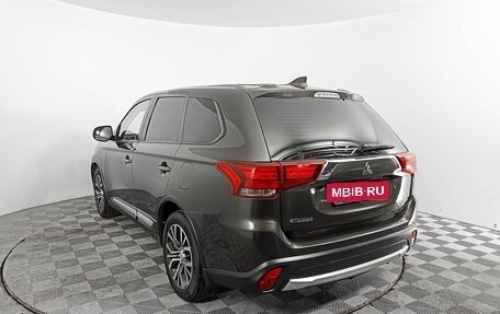 Mitsubishi Outlander III рестайлинг 3, 2018 год, 2 119 000 рублей, 7 фотография