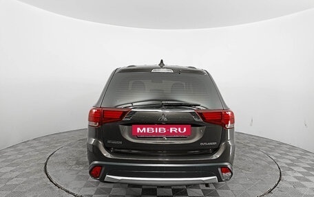 Mitsubishi Outlander III рестайлинг 3, 2018 год, 2 119 000 рублей, 6 фотография