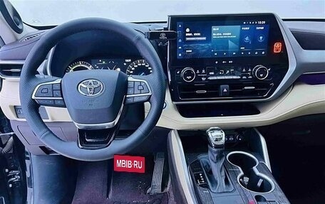 Toyota Highlander, 2022 год, 5 330 000 рублей, 9 фотография