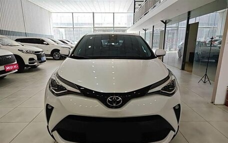 Toyota C-HR I рестайлинг, 2022 год, 2 600 000 рублей, 1 фотография