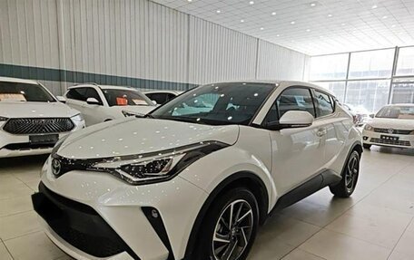 Toyota C-HR I рестайлинг, 2022 год, 2 600 000 рублей, 2 фотография