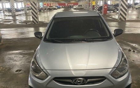 Hyundai Solaris II рестайлинг, 2012 год, 830 000 рублей, 1 фотография