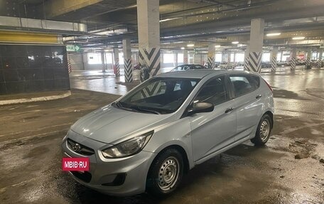 Hyundai Solaris II рестайлинг, 2012 год, 830 000 рублей, 3 фотография